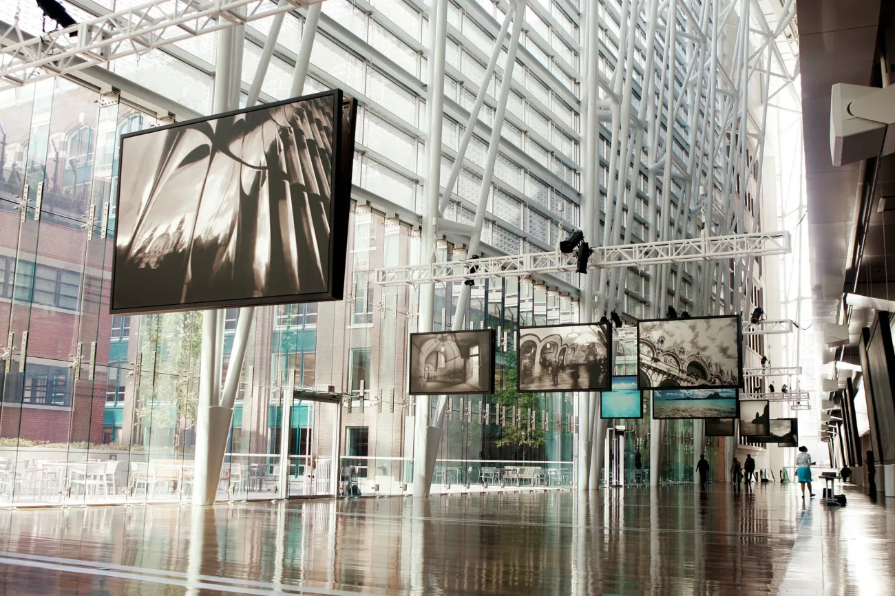Expo photo de Nicolas Ruel : ça bouge dans le Quartier international! Expo photo de Nicolas Ruel : ça bouge dans le Quartier international!
