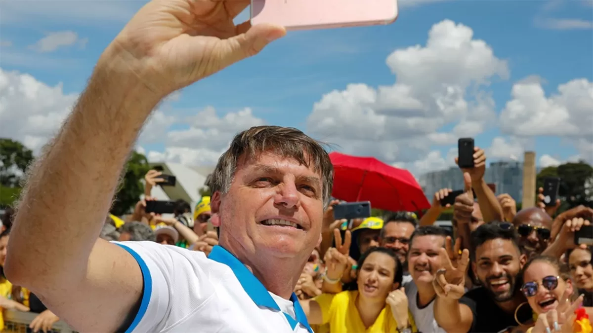 Le président brésilien Jair Bolsonaro encourage ses partisans en pleine pandémie de Covid-19 Le président brésilien Jair Bolsonaro encourage ses partisans en pleine pandémie de Covid-19
