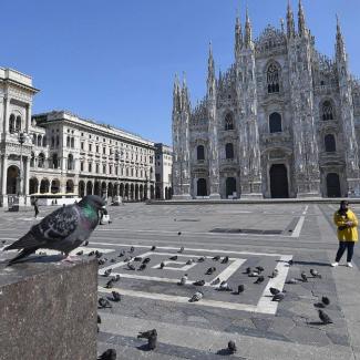 Place désertée à Milan - Photo: Daniel Dal Zennaro / EPA